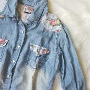 Ombre floral denim button down shirt size small
